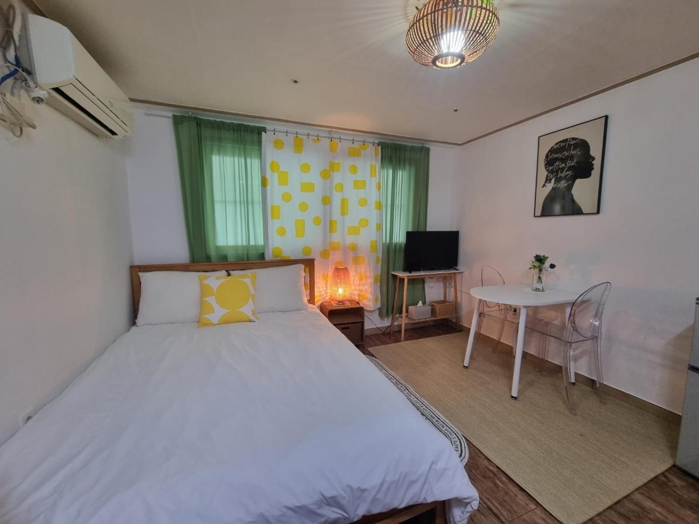 #a5 Opensale Long-term Discount On The 1st Floor Of Mapo Sinchon Hotspot For 5 Minutes Walk From Hongik 4 Villa *